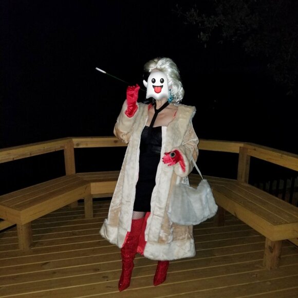 Cruella Coat - Picture 2 of 9